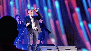 Tantangan yang sering dihadapi saat memotret konser adalah pencahayaan yang dinamis dan jarak antara penonton dan panggung. Berkat fitur Telephoto Super Stage, Vivo X200 Pro dapat menangkap momen dengan detail yang tajam . Foto: Oki Subrata
