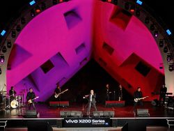 Mengabadikan Aksi Panggung Ari Lasso dengan Vivo X200 Pro