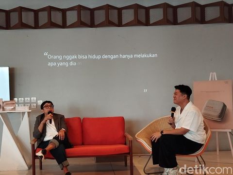 Ika Natasa meluncurkan novel terbaru berjudul Satine. Acara bincang-bincang buku ini digelar di Ganara Art Space, Plaza Indonesia, Jakarta Pusat, Sabtu (11/1/2025).