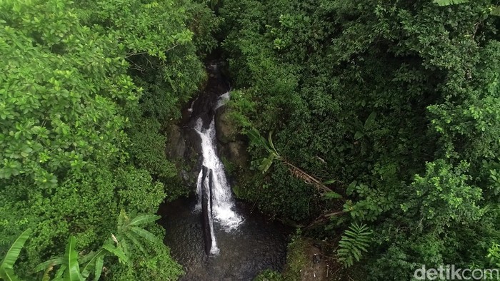 Kawasan Air Terjun Parengnge di Polman yang dulunya markas para pejuang kemerdekaan melawan penjajah Belanda.