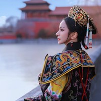 “Kaya AI ki.. your make up so unreal... cantiiik.. macam dr negri dongeng.. ini asli kan? bukan kartun?” komentar salah satu pengguna Instagram. Foto: Instagram/@kiranalarasati