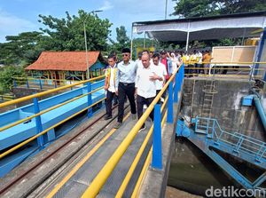 Menteri PU Dody Tinjau Pengairan Bendung Gerak Serayu Banyumas