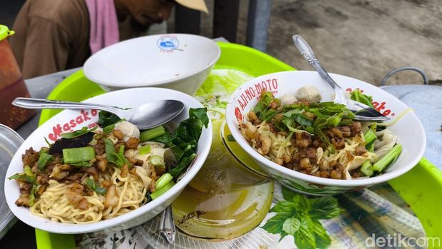 Mi yamin khas Cirebon Mang Bagreg