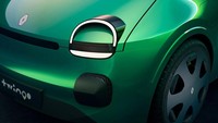 Mengutip laman Carscoops, Renault Twingo E-Tech sejatinya merupakan pengembangan mobil dari tahun lalu. Mobil ini punya bumper yang dicetak tiga dimensi dengan motif ala sarang lebah. Bumper-bumper ini dipadukan dengan saluran udara baru yang bentuknya lebih persegi. Foto: Dok. Renault