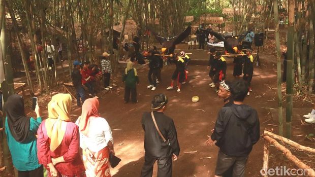 Pasar Padaringan Sunda di Hutan Bambu Cibiru Bandung.