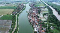 Long storage Kalimati yang dibangun dengan skema Multi Years Contract (MYC) oleh Kementerian PUPR melalui BBWS Brantas senilai Rp378 miliar tersebut memiliki panjang sekitar lima kilometer dengan daya tampung mencapai 1,6 juta meter kubik.