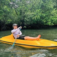Wanita 28 tahun itu tampil simpel dan sederhana mengenakan baju lengan panjang berwarna ungu muda dan celana pendek ketat. Ia juga melengkapi penampilannya dengan sebuah topi. Foto: Instagram/@prillylatuconsina96