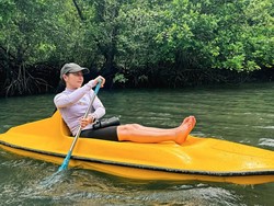 7 Foto Prilly Latuconsina di Hutan Mangrove Kaimana Papua, Cantik Tanpa Makeup