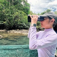 Dikenal sebagai salah satu artis yang gemar travelling, beberapa waktu lalu Prilly Latuconsina berkunjung ke Hutan Mangrove Kaimana di Papua Barat. Melalui akun Instagram pribadinya Prilly membagikan foto-foto keseruannya saat berada di sana. Foto: Instagram/@prillylatuconsina96