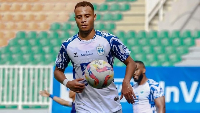 Pemain anyar PSIS, Gustavo Souza jalani debut kurang mulus usai timnya gagal menang melawan Persita di pekan 18.