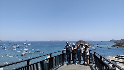 Puncak Waringin di Labuan Bajo, Manggarai Barat, Nusa Tenggara Timur (NTT), salah satu spot terbaik menikmati sunset.