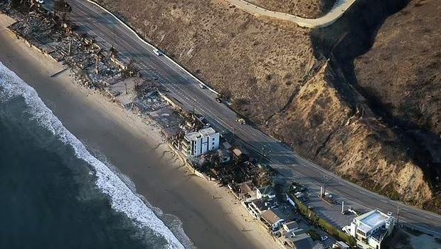 Rumah David Steiner yang selamat dalam kebakaran di Los Angeles.