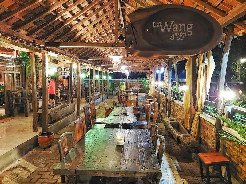Rumah makan Joglo di Depok