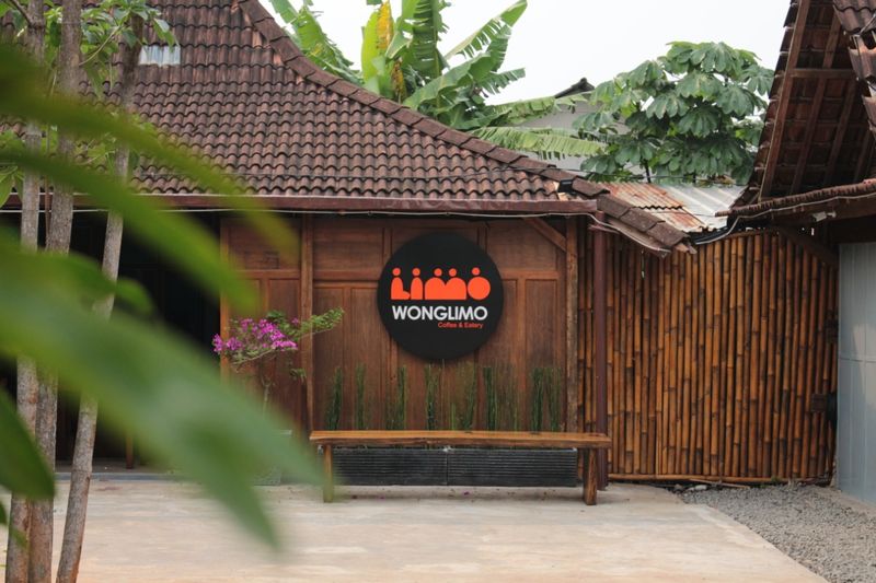 Rumah makan Joglo di Depok