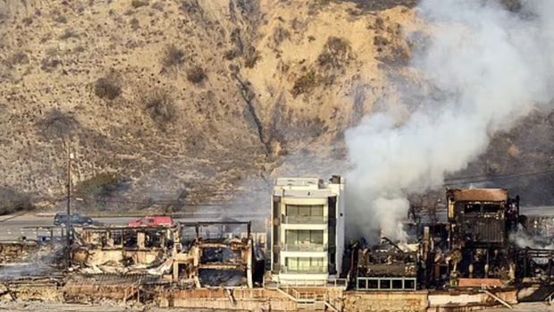 Rumah selamat di tengah kebakaran Los Angeles