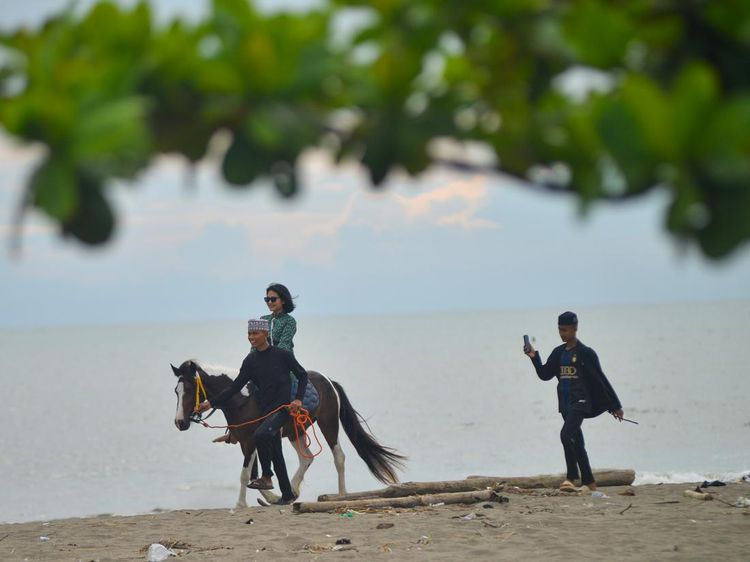 Santri di Padang Buka Jasa Wisata berkuda