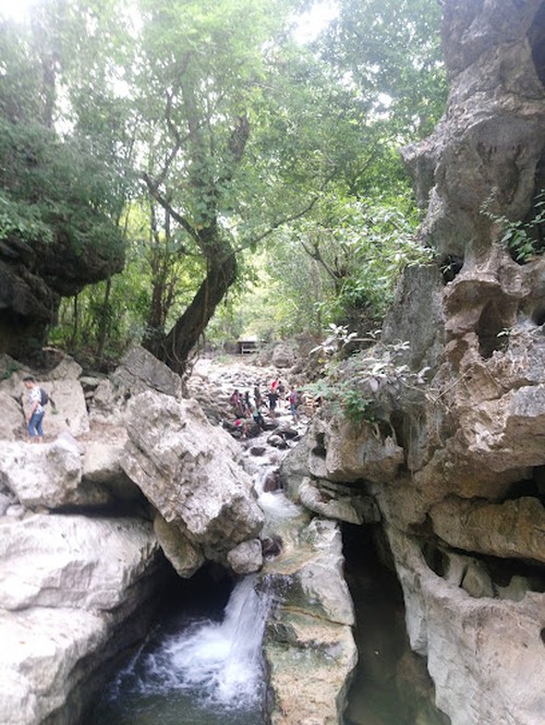 Taman Wisata Liang Bukal di Desa Batutering, Kecamatan Moyo Hulu, Sumbawa, NTB. (Dok. bkppkutim.com)
