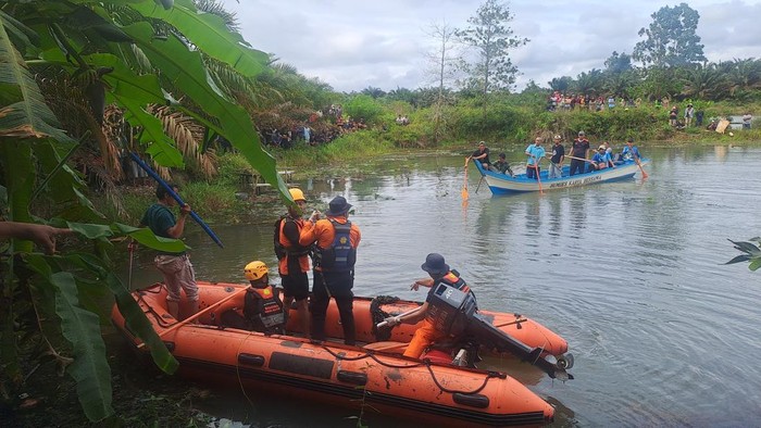 Tim SAR masih terus melakuan pencarian korban Caca yang diseret buaya di Bangka.