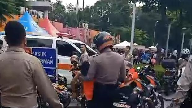 Warga yang pingsan di CFD Sudirman, Jakarta, Minggu (12/1/2025). (dok. istimewa).