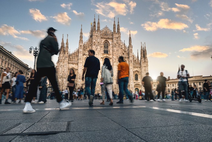 Keramaian Piazza Duoma, Italia