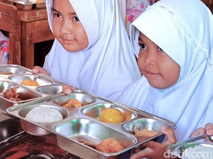 Video BGN: 2 Minggu Pertama Pelaksanaan Makan Gratis Sangat Berat