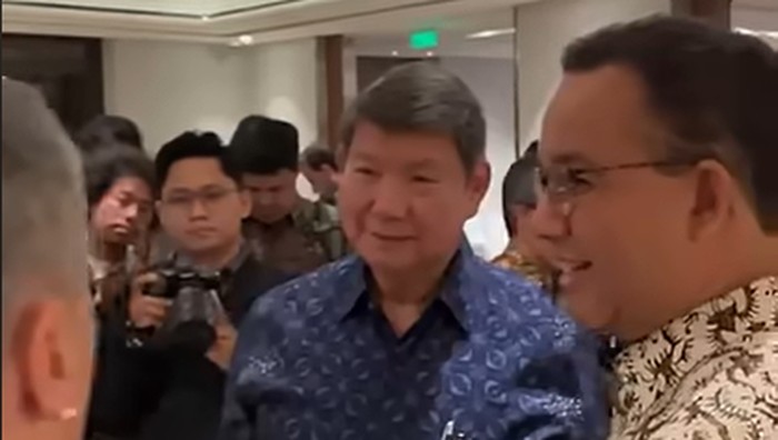 Anies Baswedan, menghadiri acara perpisahan Dubes Australia untuk Indonesia, Penny Williams. Dalam acara itu, Anies bertemu sejumlah menteri Kabinet Merah Putih hingga Hashim Djojohadikusumo.