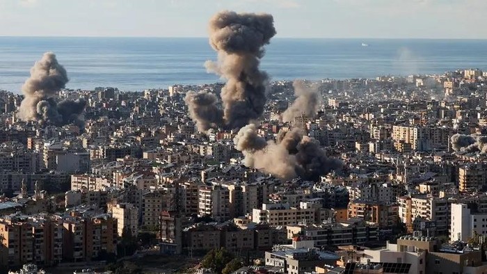 Smoke billows over Beiruts southern suburbs, after an Israeli strike, amid the ongoing hostilities between Hezbollah and Israeli forces, as seen from Baabda, Lebanon, November 26, 2024. (File photo: Reuters)