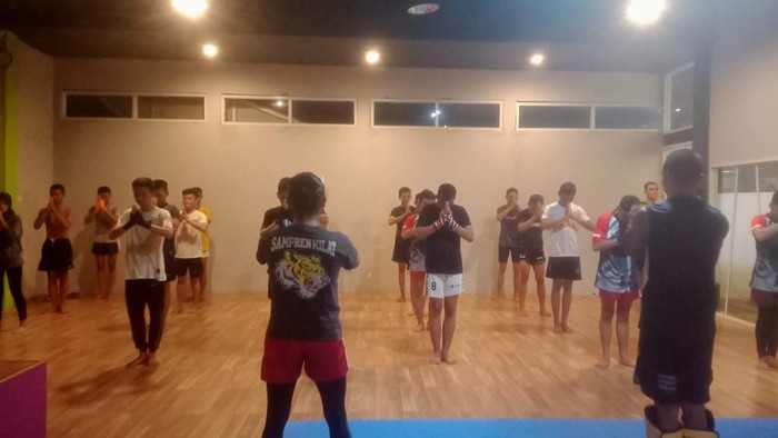 Atlet Muaythai Bone saat melakukan latihan.