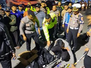 Bentrok 2 Kubu Suporter di Rest Area Tol Jagorawi, Lalin Sempat Macet