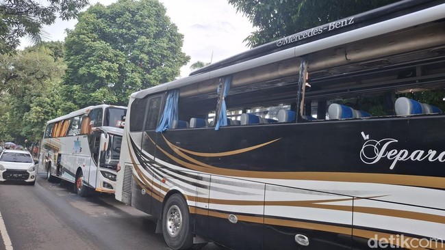 Bentrokan Suporter Bola di Rest Area Jagorawi hingga Jatuh Korban Luka