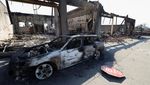 Penampakan Mobil dan Bus yang Gosong Usai Diamuk Api di California