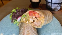 Menu burrito juga jangan ketinggalan. Burrito di sini ukurannya besar, pilihan ayamnya ada yang original, goreng, maupun BBQ. Foto: detikFood/Yenny Mustika Sari