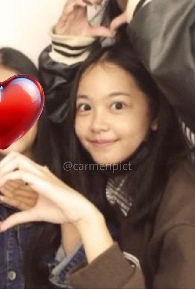 Carmen Hearts2Hearts dinilai memiliki perpaduan wajah Ryujin ITZY dan Jihyo TWICE. Bentuk mata Carmen juga mengingatkan netizen dengan Yoona SNSD. Foto: dok. Twitter @carmenpict