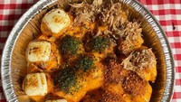 Dimsum Mentai 100 ada di Lenteng Agung. Mereka punya Dimsum Mentai Mix isi 16. Toppingnya campur antara nori, keju, pedas, sampai katsoubushi. Harganya sekitar Rp 140 ribuan. Foto: Dimsum Mentai 100