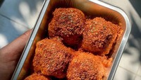 Pasta Dimsum Mentai di Menteng Dalam, Tebet juga menawarkan dimsum mentai. Varian original isi 6 harganya Rp 36 ribuan sudah termasuk chili oil gratis. Varian dimsum mentai pedas juga bisa dipesan. Foto: Pasta Dimsum Mentai