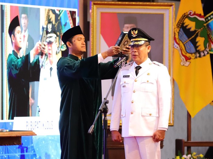Direktur Pendaftaran dan Pemeriksaan Laporan Harta Kekayaan Penyelenggara Negara Komisi Pemberantasan Korupsi (LHKPN KPK), Herda Helmijaya, resmi menjabat sebagai penjabat (Pj) Bupati Kudus, Senin (13/1/2025).
