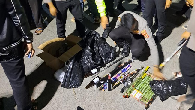 Bentrokan Suporter Bola di Rest Area Jagorawi hingga Jatuh Korban Luka