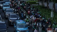INRIX mencatat kecepatan rata-rata di pusat kota Jakarta hanya 13 mil per jam atau 20 km/jam.  
