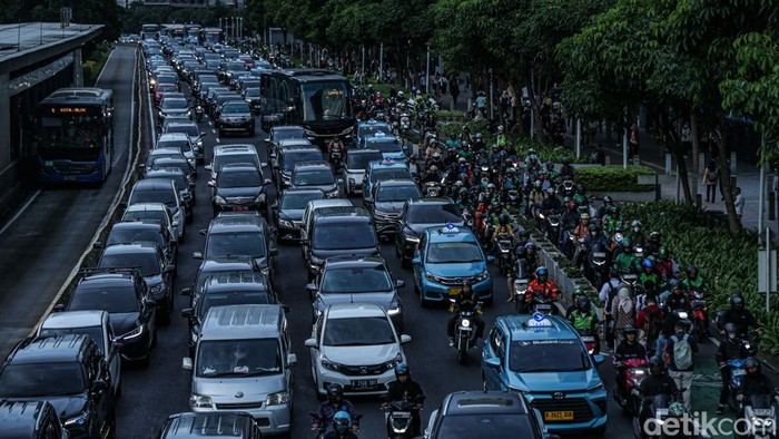 Peringkat Jakarta naik dalam daftar kota termacet di dunia versi INRIX. Dalam laporan terbaru, Jakarta menduduki peringkat ketujuh kota termacet di dunia.