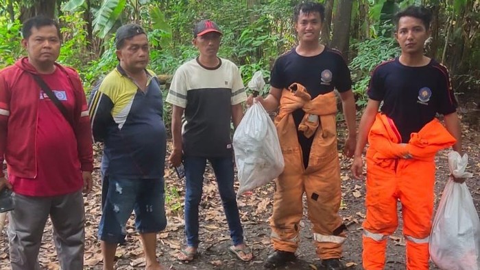 Evakuasi sarang tawon vespa yagn mengakibatkan 2 warga Sidoarjo tewas