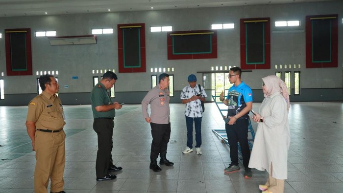 Forkompimpda cek gedung Desa Ponggok, Kecamatan Polanharjo, Klaten, Senin (13/1/2025).