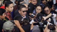 Hasto menyebut melalui penasihat hukum akan memberikan surat kepada pimpinan KPK berkaitan upaya praperadilan yang diajukan. Surat itu berkaitan dengan apakah pemeriksaan terhadapnya akan dilanjutkan atau tidak. 