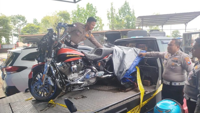 Penampakan moge yang terlibat kecelakaan di Blega, Bangkalan