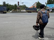 Vario Vs Truk Sampah di Tugu Adipura Rembang, Pemotor Tewas