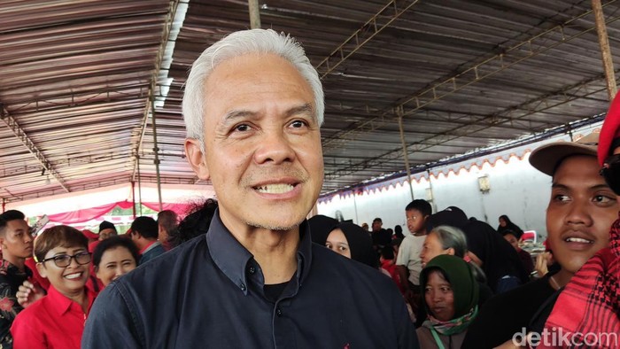 Ketua DPP PDIP Ganjar Pranowo ditemui wartawan di Sleman, Senin (13/1/2025)