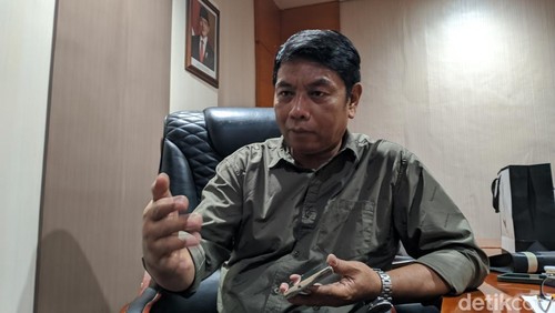 Ketua Komisi II DPRD NTB Lalu Pelita Putra saat ditemui di kantornya, Senin (13/1/2025).