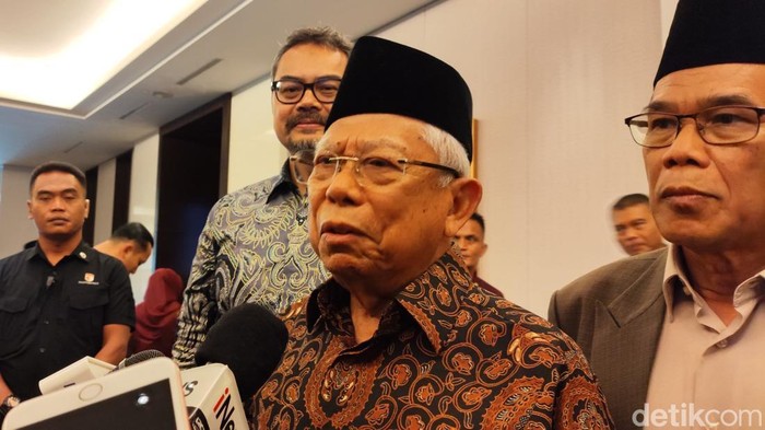 KH Maruf Amin saat ditemui selepas acara Maybank Shariah Thought Leaders Forum 2025 di Fairmont Hotel, Jakarta, Senin (13/1/2025).