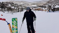 Dalam postingan Instagramnya, dia menandai Deer Valley Resort, sebuah resort yang berada di Utah, Amerika Serikat.