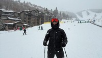 Weekend lalu, petarung Khabib Nurmagomedov dan keluarganya menghabiskan waktu bermain ski.