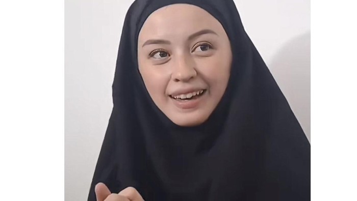 Kimberly Ryder pakai hijab bikin kagum